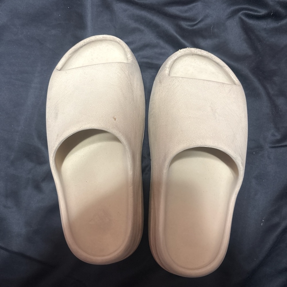 Yeezy Men's Cream Slide Sandals